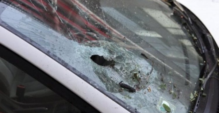 Млад мъж потроши странични огледала на 8 паркирани автомобила
