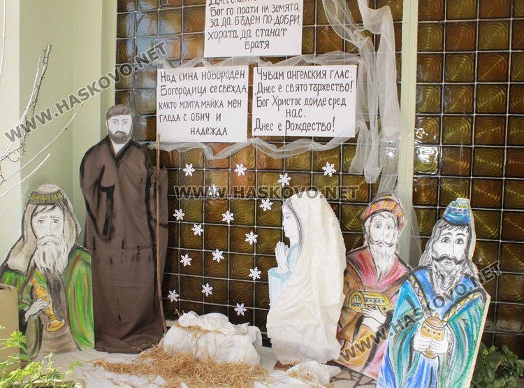 Градина "Роза" и ОУ "Алеко Константинов" - победители в конкурса за коледна украса