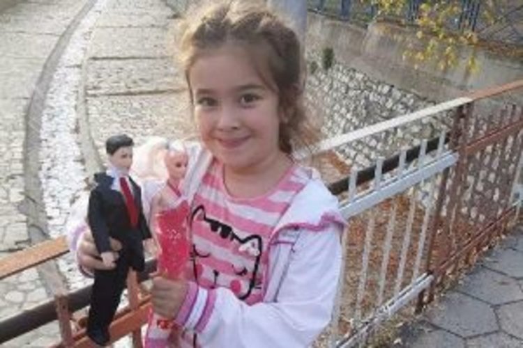 Мистерията около убийството на Дамла се заплита, съмненията падат върху майката