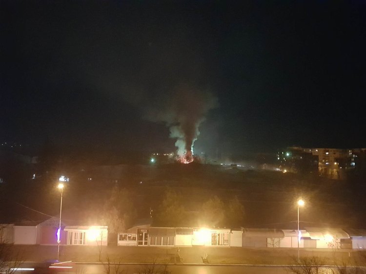 Горяха павилиони на Неделен пазар в Димитровград