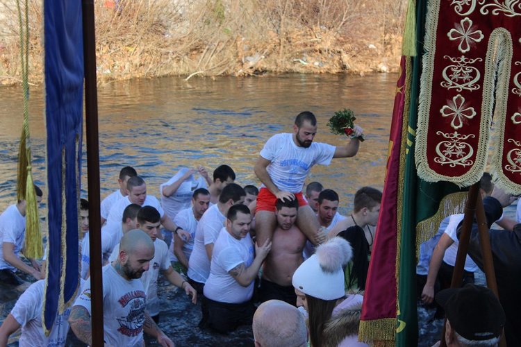 21-годишният Георги Тачев извади кръста от водите на Чая
