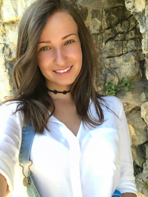 Студентката Елена Иванова получи Международна награда от херцога на Единбург