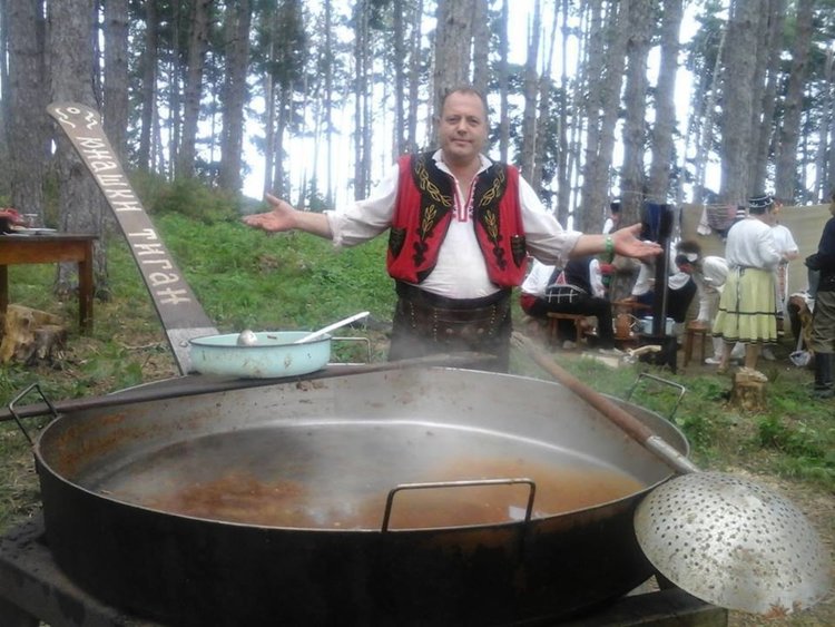 "Юнашки тиган" с юнашки суджуци и питки с квас от Атон за Празника на виното