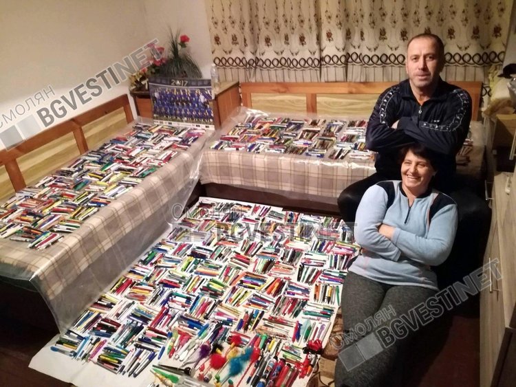 Родопски учител изумява всички с уникална колекция от хиляди химикалки, някои са уникати