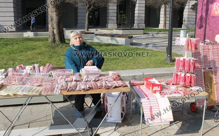 Първите търговци на мартеници се появиха в Димитровград