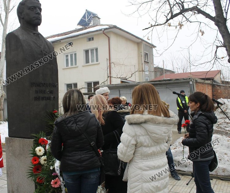 Почитат делото на Левски с общоградско поклонение