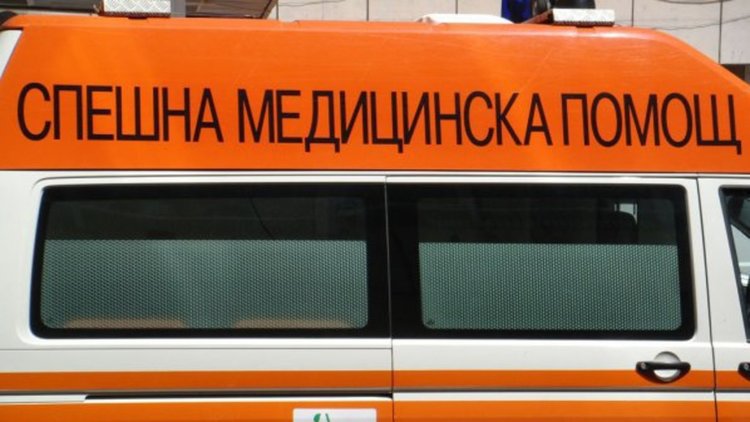 Футболни фенове се млатиха на кръстовище, единият е с опасност за живота