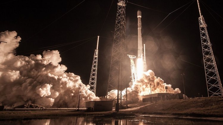 SpaceX изведе в геостационарна орбита тежкия сателит Hispasat 30W-6 (видео)