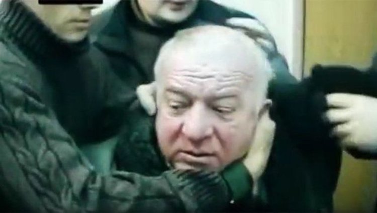 Бивш руски двоен агент в интензивно след допир с неизвестно вещество