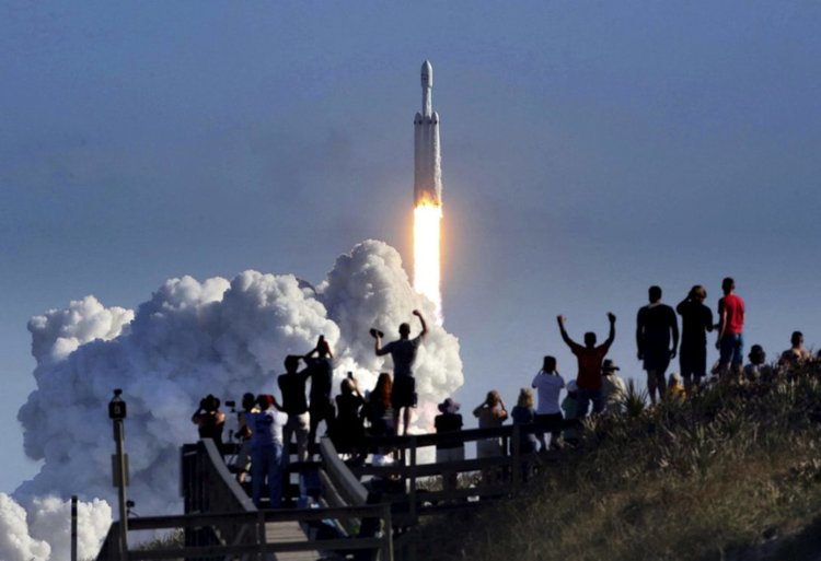 SpaceX ще изстреля три ракети за седмица, шест за месец (видео)