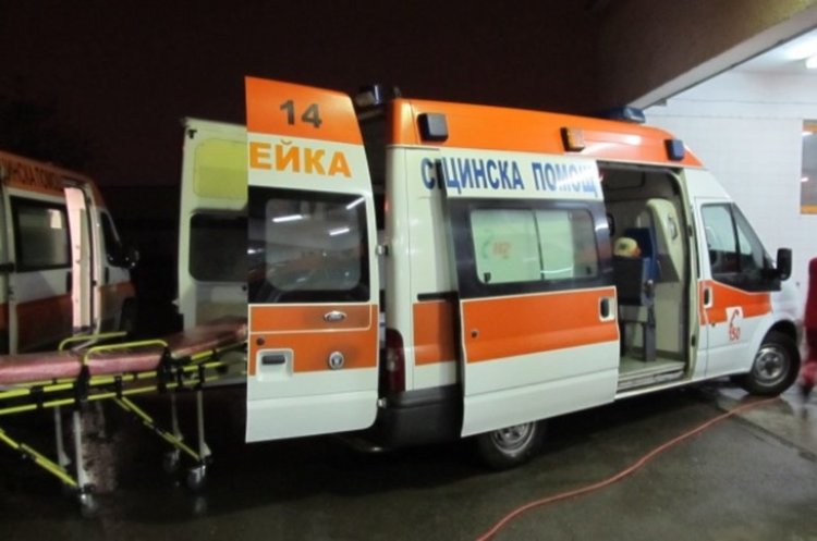 Млада жена е залята с киселина в София