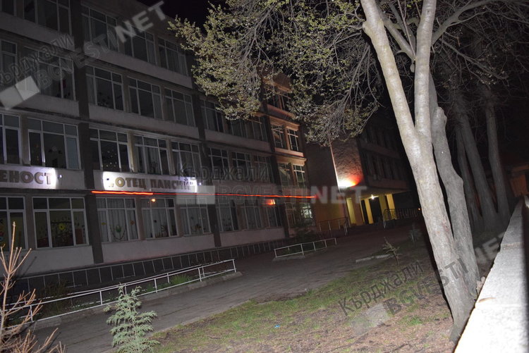 Директори на училища не приемат предложението на Хасан Азис сами да поставят осветление