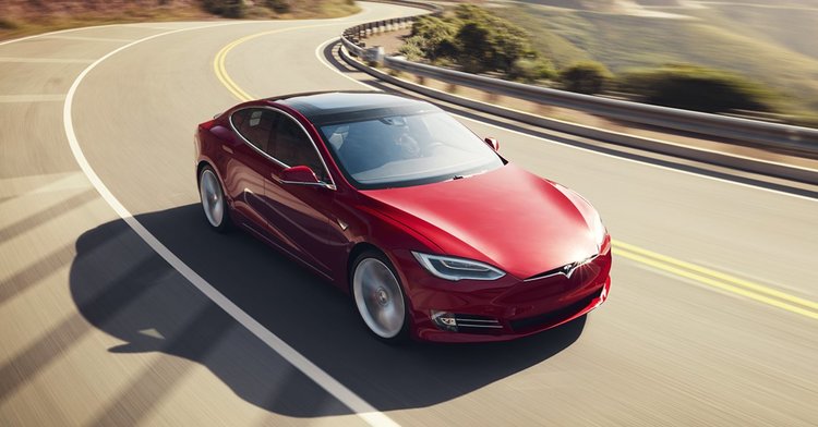 Tesla изтегля над 120 000  Model S