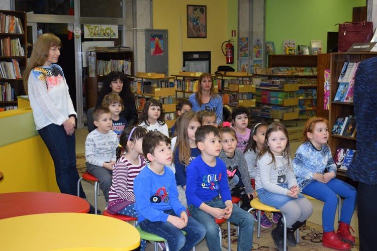 Програмата за Дните на книгата продължава