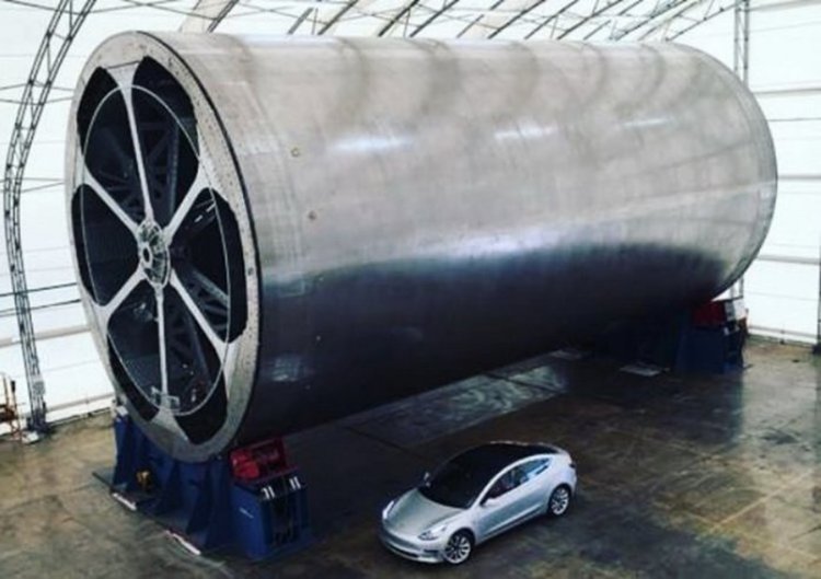 Илон Мъск показа част от ракетата BFR за полет до Луната и Марс