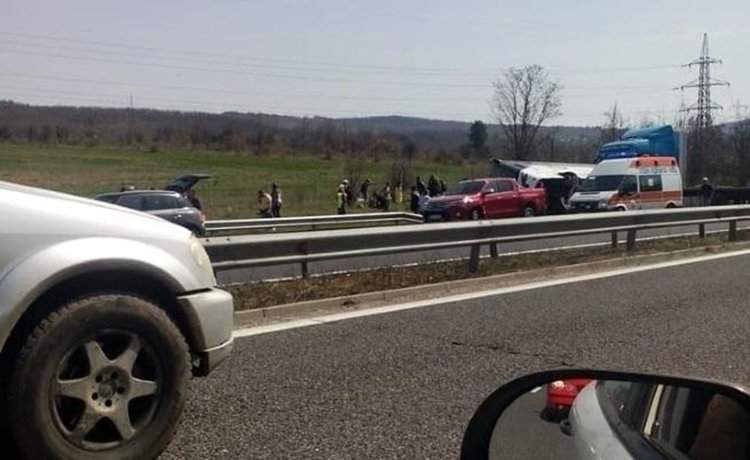 Шест трупа край Вакарел при катастрофата с автобус