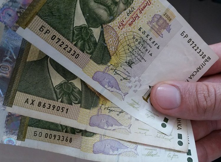 Полицаи в Сливен отказаха малък подкуп от първомаец