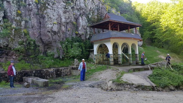 Започна подготовката за посрещане на търсещите изцерение на Дамбалъ
