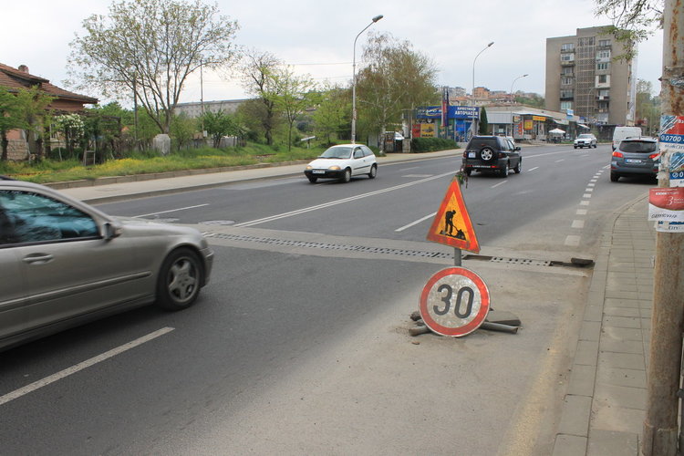 Съветник от ПП ГЕРБ пита кмета кога ще има решетки на шахтите по улиците на Кърджали
