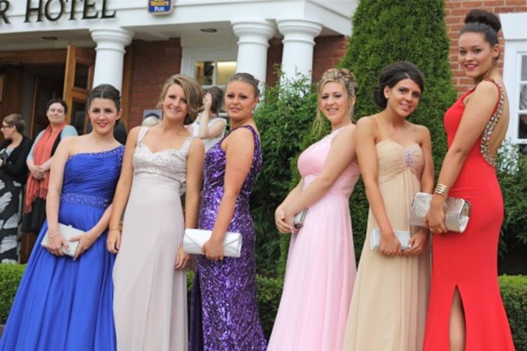 Prom Night, Алените платна и Денят на пакостите