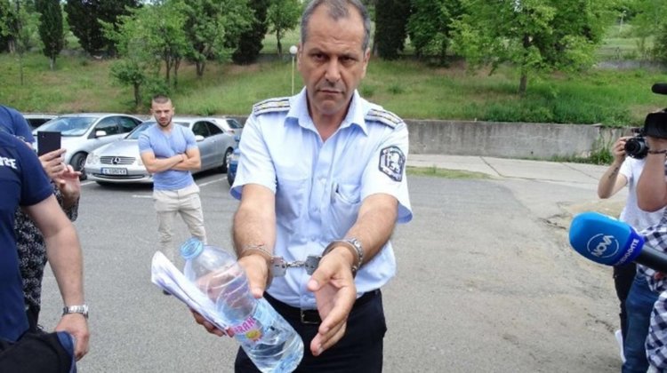 Белезници за шефа на КАТ-Благоевград 