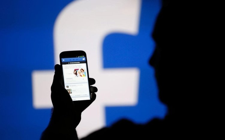 Facebook продавала потребителски данни в тайни сделки с компании