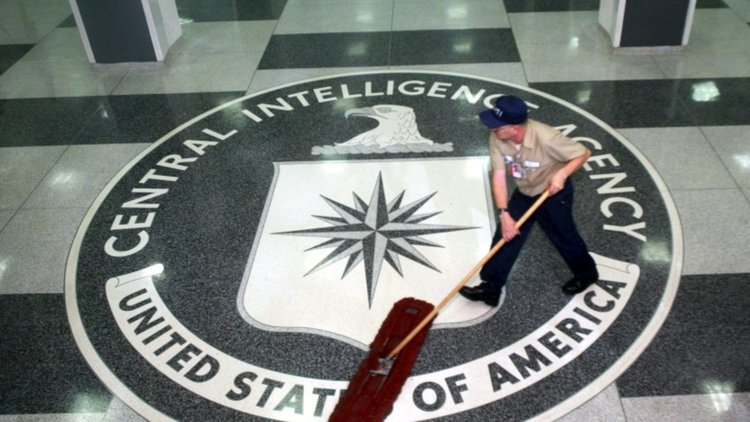 Бивш агент на ЦРУ обвинен за предаване на секретно инфо на WikiLeaks