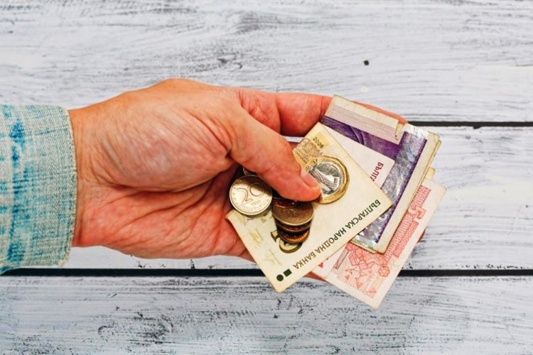  От днес минималната пенсия става 207,60 лева