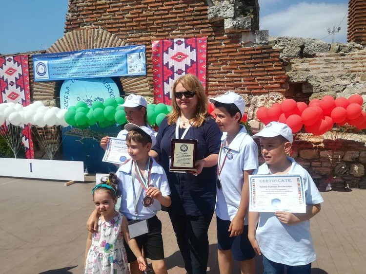 Деца от Смолян с медали от международно състезание по математика в Несебър