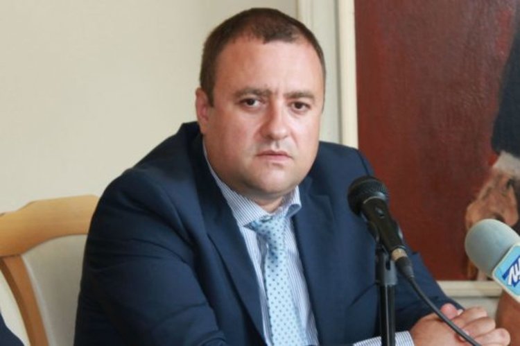 Иван Иванов: Защо в сграда, пазена от МВР и НСО има и частна охранителна фирма?