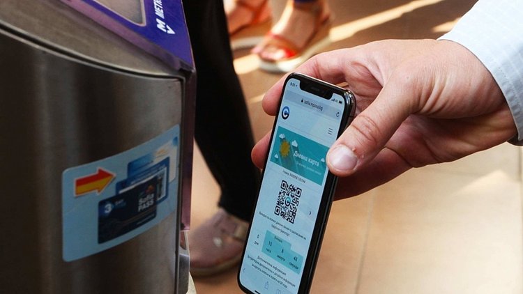 Градският транспорт в София вече може да се ползва и с QR код през смартфон