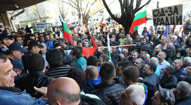 Борисов покани протеста в кабинета си