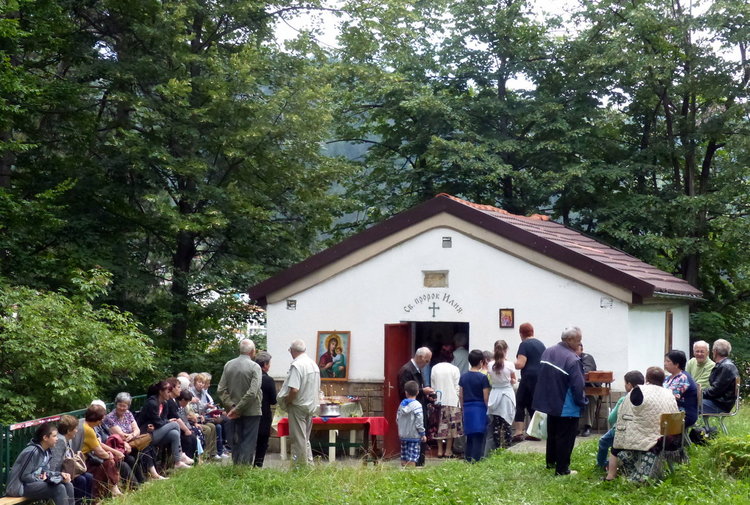Водосвет и служба в чест на Св. Илия, за гостите благословена трапеза край параклиса в "Устово"  
