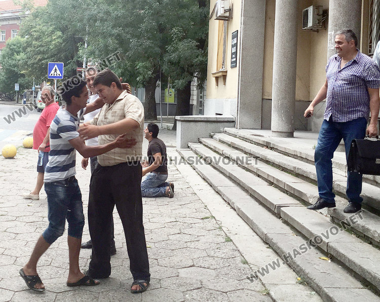 Държавата на Васил: нула задължения, всички права