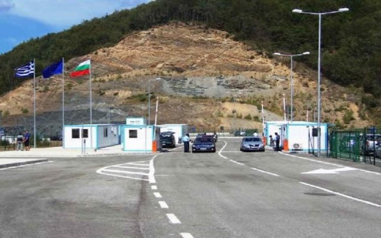 Белезници на Маказа за издирван от Нова Загора