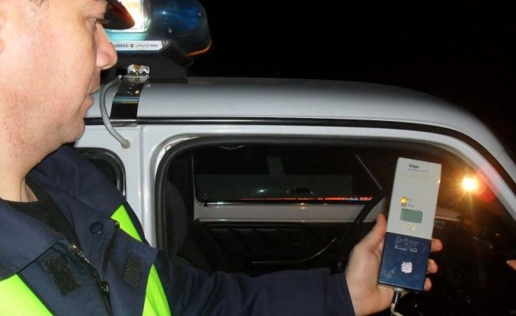 30-годишен шофира камиона си пиян из Мадан