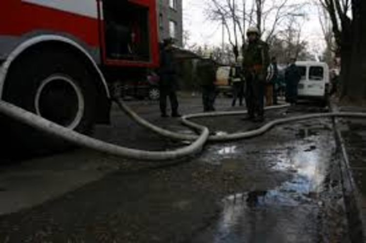 Обилен дъжд наводни училище в Мадан