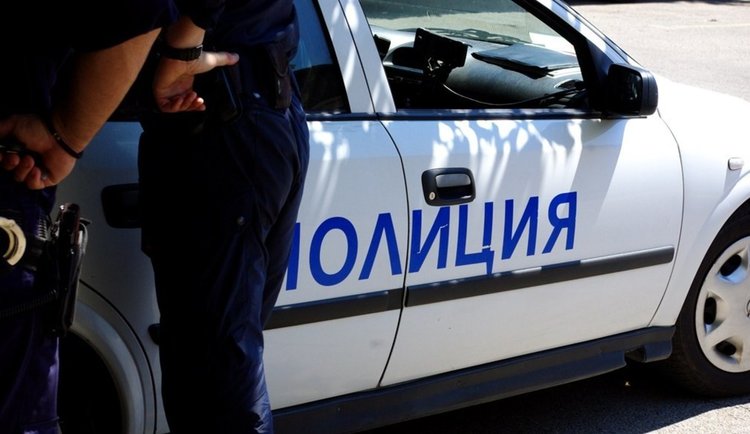 Възрастна пешеходка пострада от автомобил на заден ход