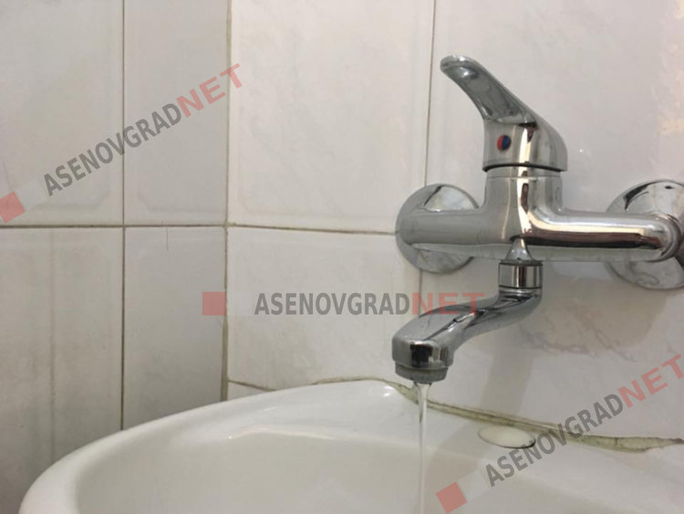 Две водопроводни аварии в Асеновград