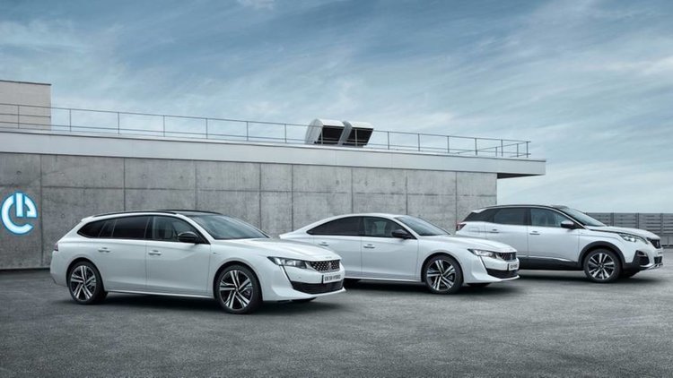 PEUGEOT представя новите си Plug-in хибриди