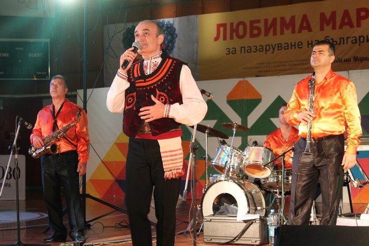 Първи фолклорен фестивал „С песните на Тодор Кожухаров“ в Хасково
