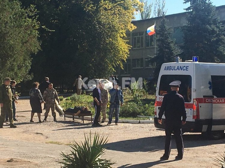 Десет загинали при взрив в техникум в Керч, десетки ранени (видео)