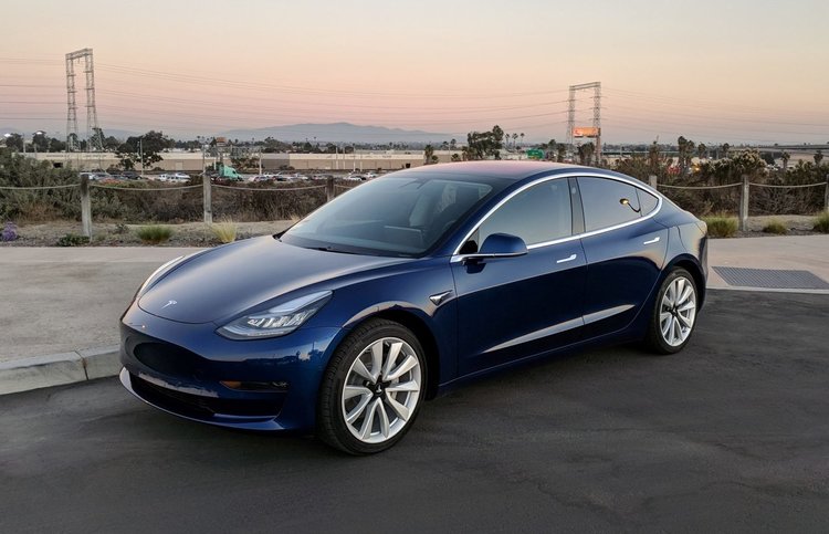 Нов вариант на Tesla Model 3 преди края на 2018... и падат 7 500 долара данъци