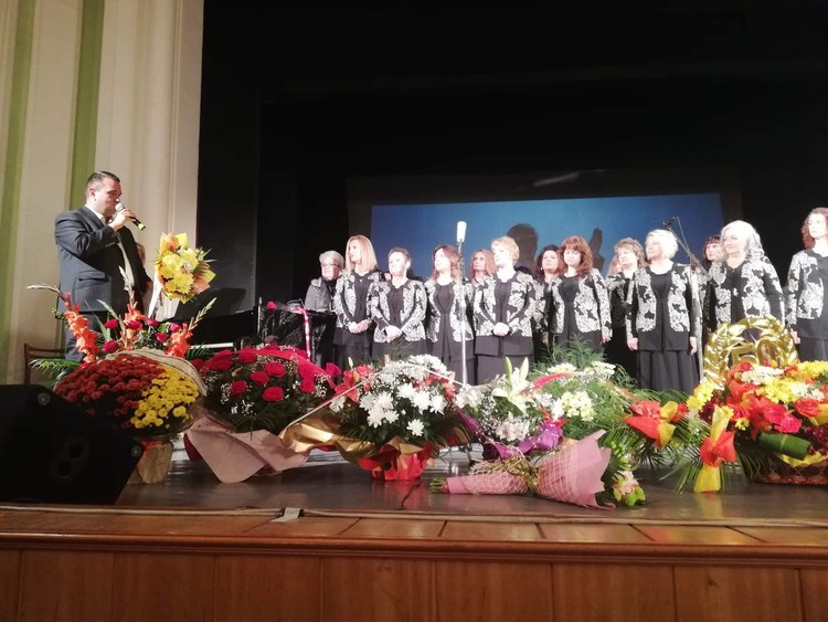 "Незабравки" с разтърсващ спектакъл,поздрави ги областният управител