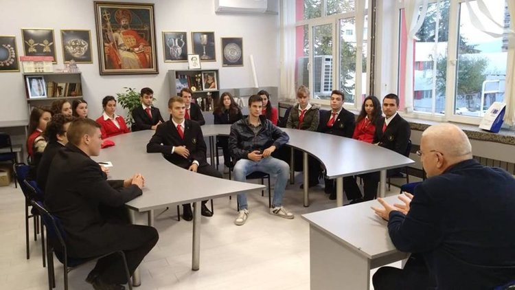 Още един евродепутат посети „Славейков“