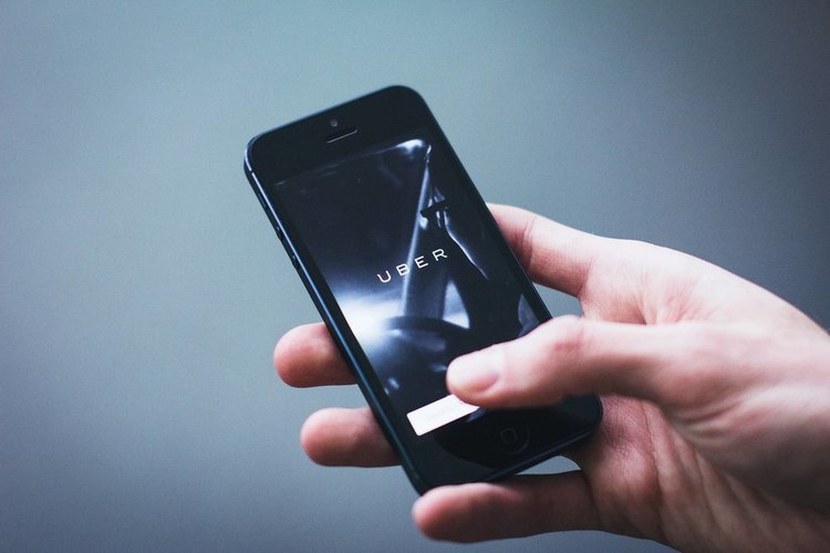 5 месеца след фаталния инцидент: Uber иска колите без шофьори пак на пътя 