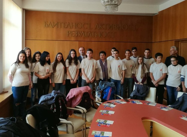 Деветокласници се учат на лична безопасност и реакция при критична ситуация