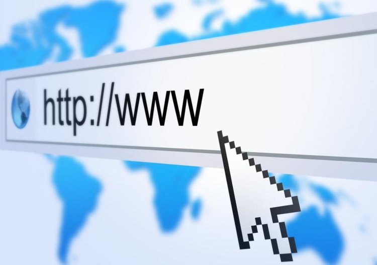 Създателят на WWW Тим Бърнърс-Лий  предрича края на Google и Facebook