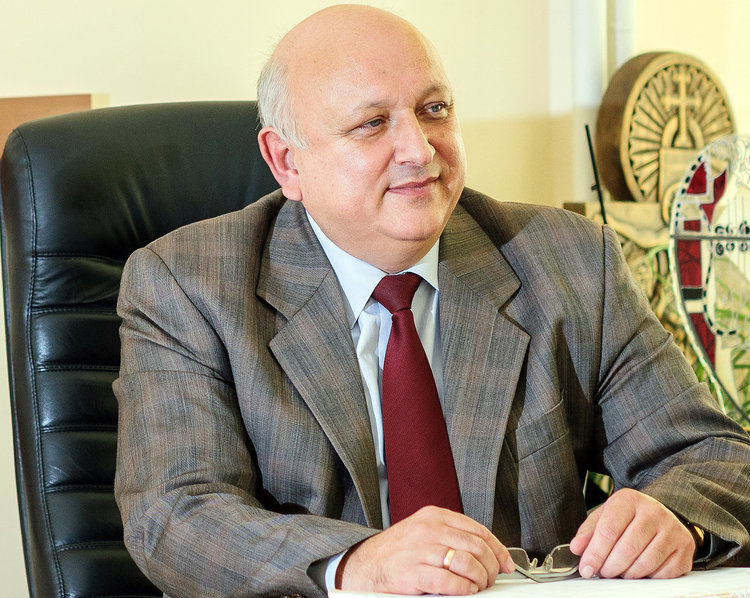 Изпълнителният директор на МБАЛ “Д-р Атанас Дафовски” д-р Тодор Черкезов - с академично звание „професор”