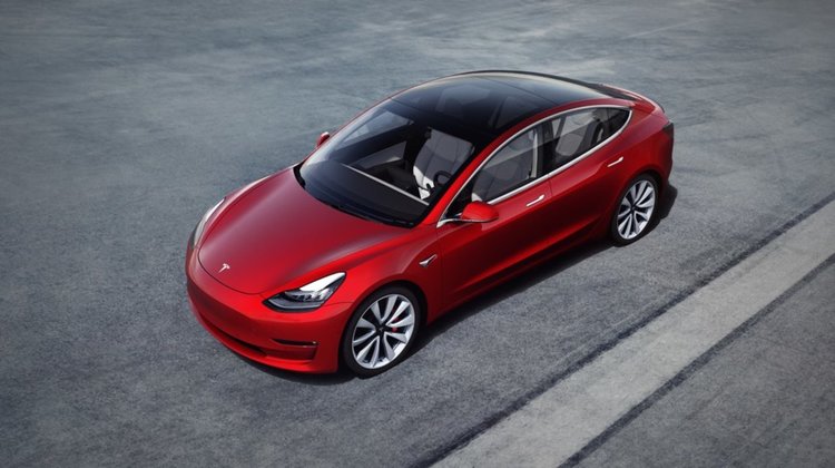 Tesla подготвя европейска версия на Model 3